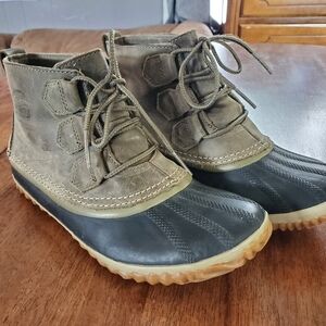 Sorel womens out 'n about green leather rain duck boots 8